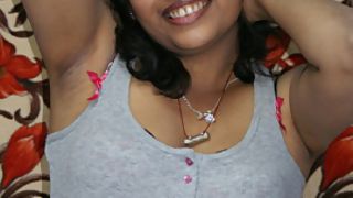 gujarato bimbo rupali exposing her big fat belly and busty ass