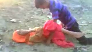 Amateur Indian gf fucked in village fields