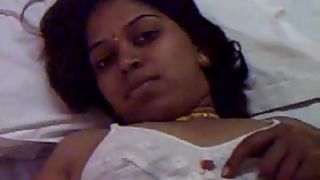 Indian desi girl showing her boobs