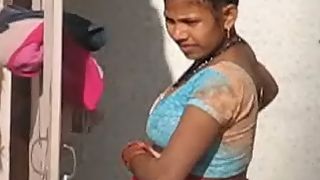 bhabhi from lucknow caught by neighbour taking shower in open