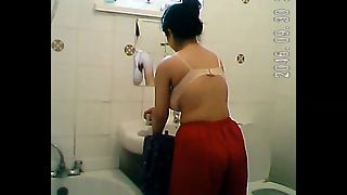 Indian babe naked in bathroom washing clothes and pussy